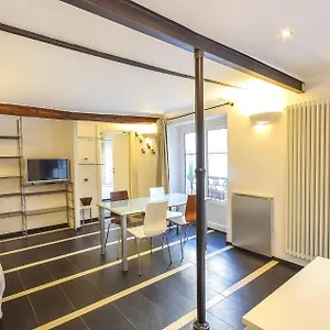 Beautiful In With Kitchenette Appartamento