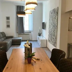 Appartement Lovely Really Downtown - Free Private Parking Included! -, Gênes